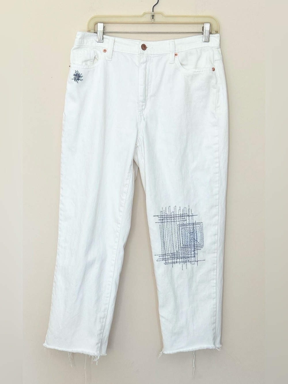 Universal Thread White Women's Embroidered Straight-Leg Jeans